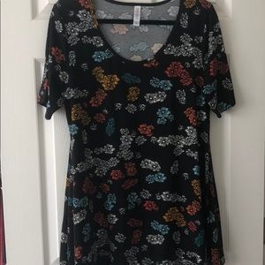 🚨Last Call Donating 10/1🚨 LulaRoe L Perfect Tee